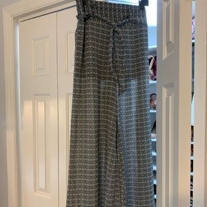 Flowy wide-leg pants